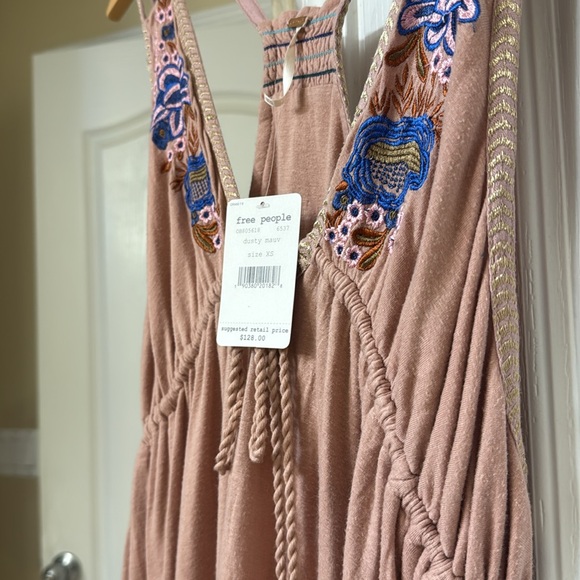 🌺Free people 🌺Embroidered Tan Sleeveless Top - Picture 16 of 17